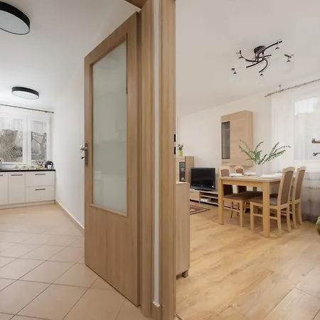 Spacious And Bright Near Metro Wilanowska By Renters