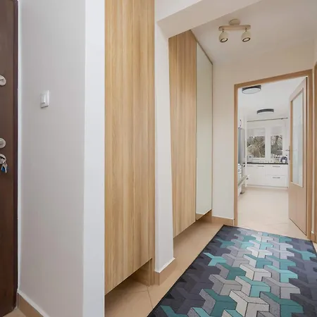 Spacious And Bright Near Metro Wilanowska By Renters * 华沙